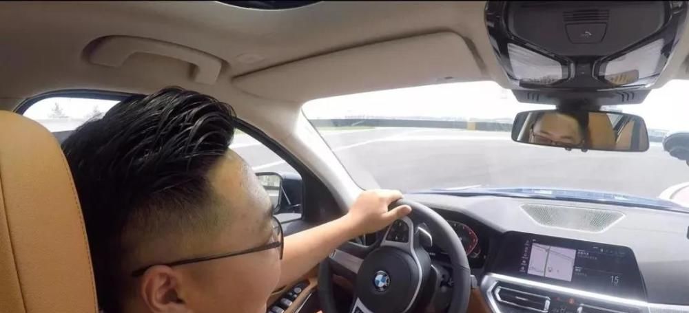  『豪车』年轻人买得起的豪车！皇室专用品牌，配2.0T引擎，品质不输宝马