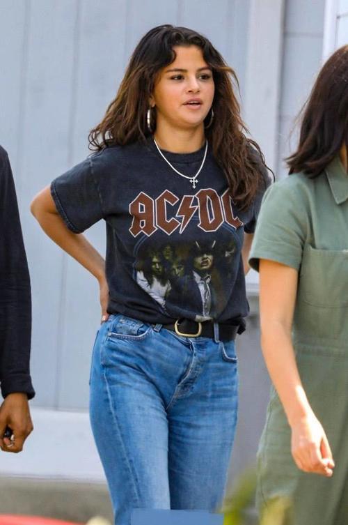 赛琳娜越是胯大，越是要穿紧身牛仔裤，也只有欧美人欣赏得来！