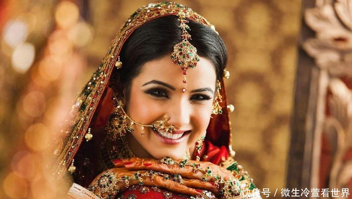 印度女性最爱穿的衣服,一张布料就能包裹全身,还因此来判断身份