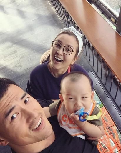 何洁被指婚内出轨暴怒,深夜发文回怼,大获好友支持