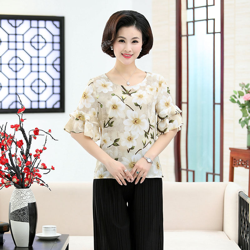 60岁婆婆穿得这款秋装太美了，超减龄，看上去像40岁