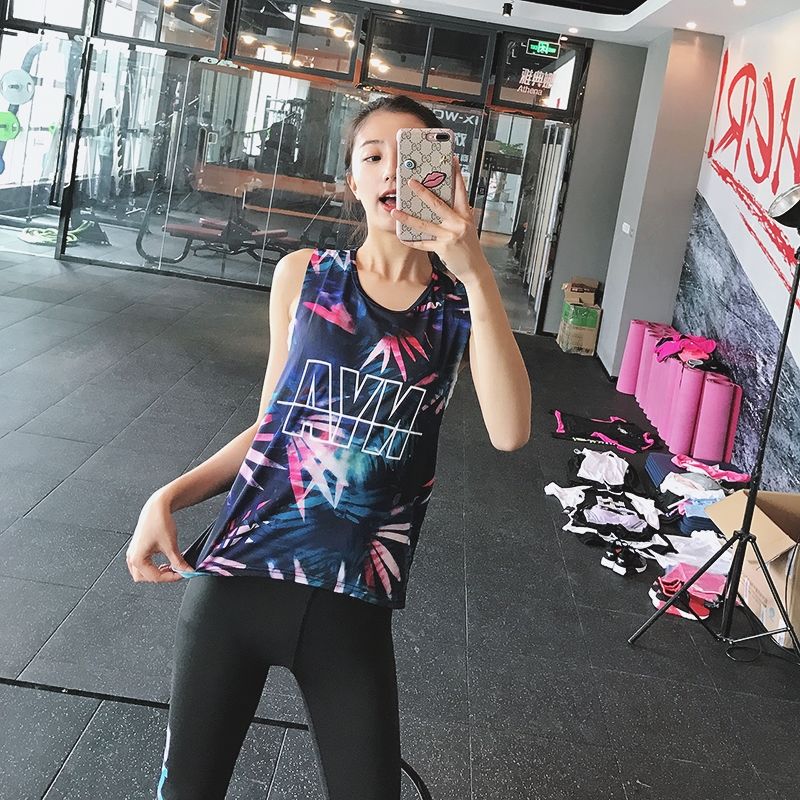 身材丰满不要乱穿，这几款塑造曲线，让你魅力十足