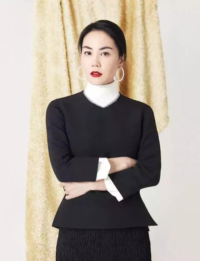 好看的配饰那么多，为啥时装精们都在戴这款？