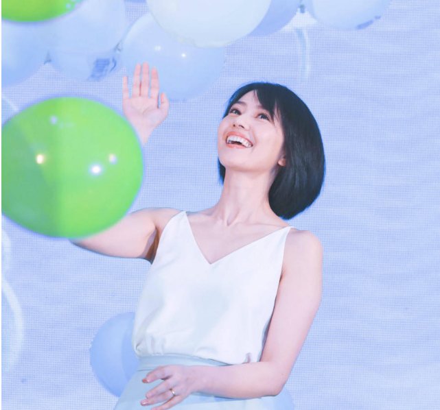 高圆圆重剪短发惊艳了，活脱脱17岁的样儿，网友:赵又廷能驾驭?