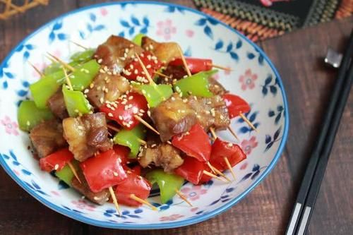  [烤箱]家庭版小烧烤，彩椒牙签羊肉，用烤箱就能轻松搞定