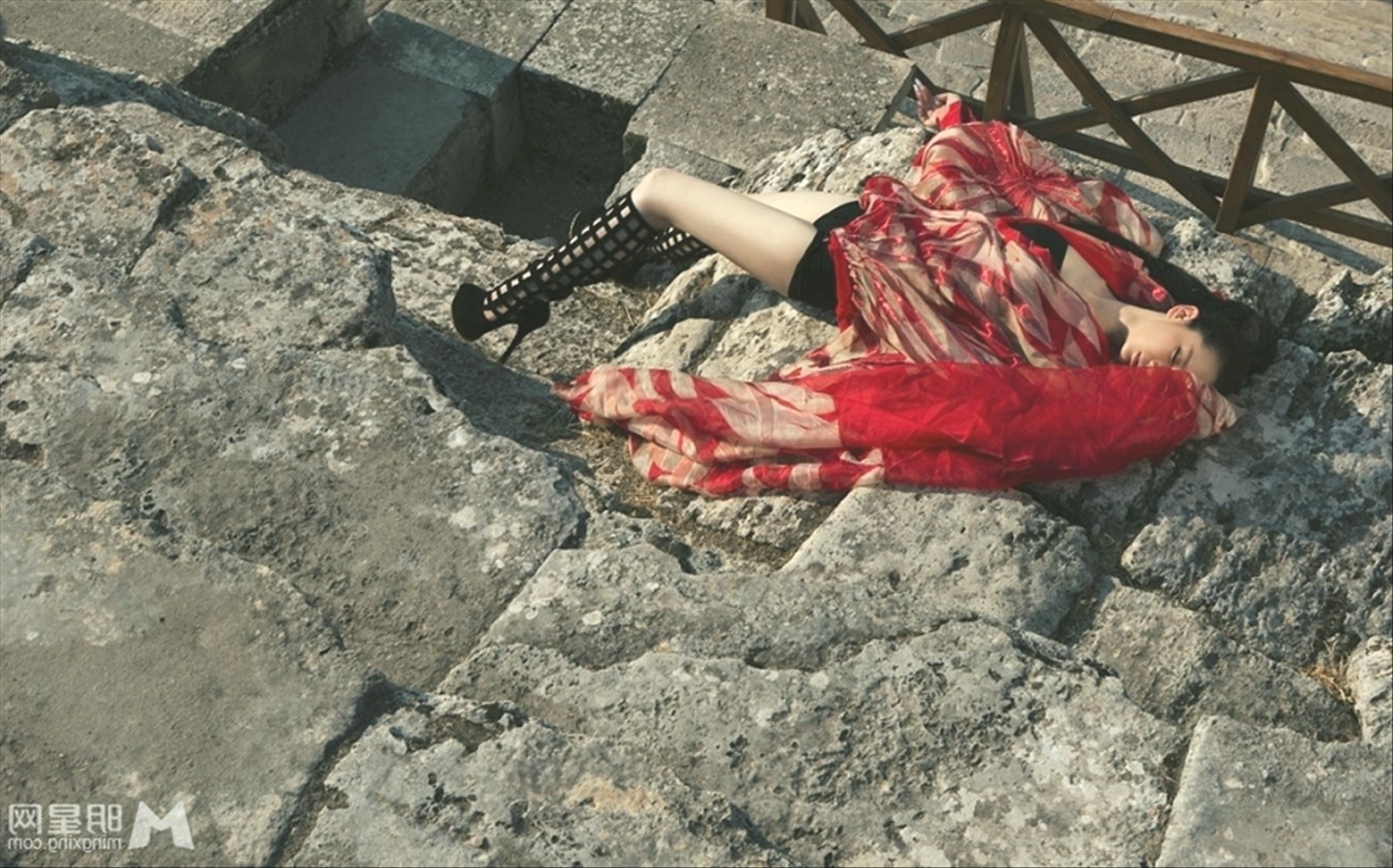 戚薇:霸气女王性感诱人，不平凡的气质你见过吗?