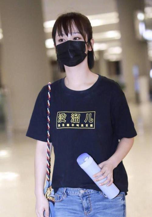 杨紫分手后暴瘦，看她这穿搭就知道，网友：张一山快来保护小猴子