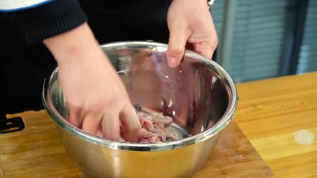  肉丝：舌尖上的美食：京酱肉丝