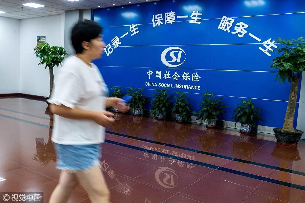 连城滴这是谣言——员工自愿放弃社保离职时可领赔偿金？人社部回