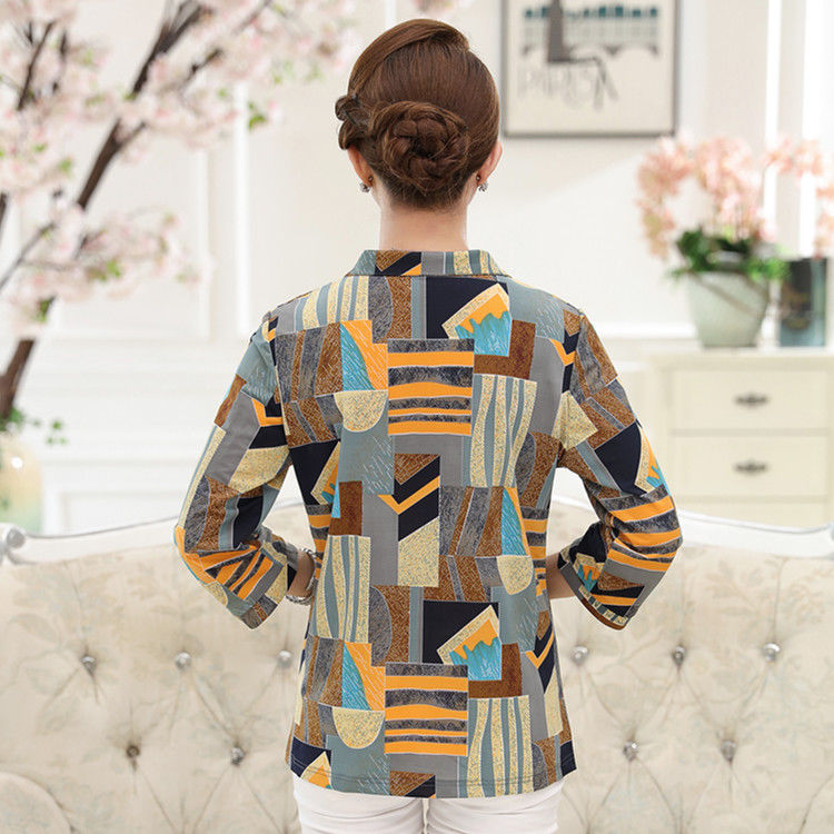 老婆身高不足1米6,也不穿短裙!这件秋装+靴子,显高到不行