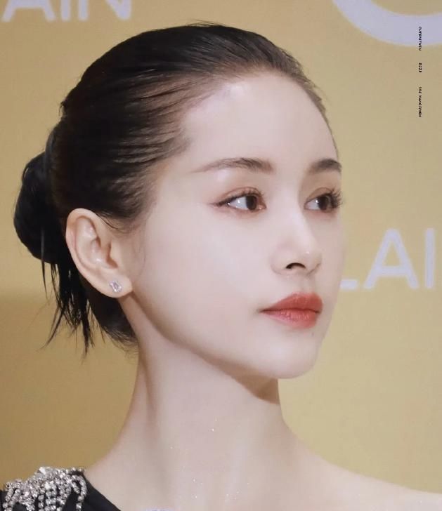 王子文的头型比刘亦菲还优越!圆头高颅顶,是头