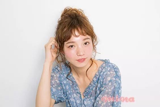 景甜、林允……女星的编发这么好看 因为她们都懂得留出碎发