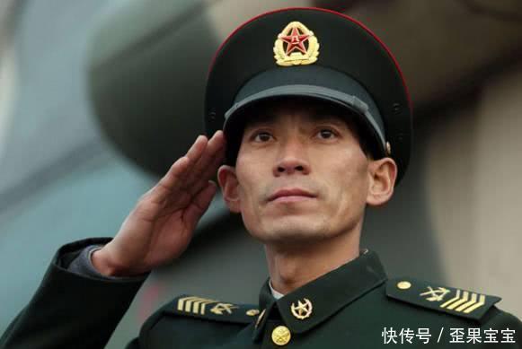 一级军士长遇见少尉排长,究竟谁该给谁敬礼