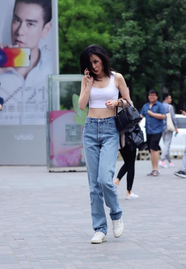 街拍，女人可以颜值不高，身材不好，但要会穿搭