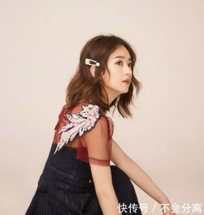 赵丽颖张钧甯撞衫,露得少的反而赢了!网友:这个小细节太抓人!