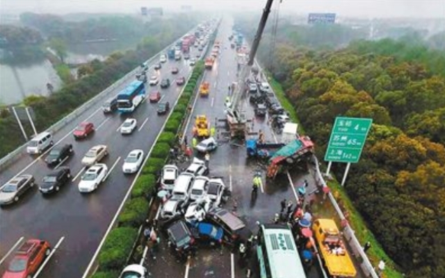 高速上“令人恶心”的怪现象，国家已开始整治，车主：早该这样了