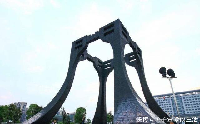  高铁■江西最应该成为高铁枢纽的一个城市，每天停靠的列车比南昌还多