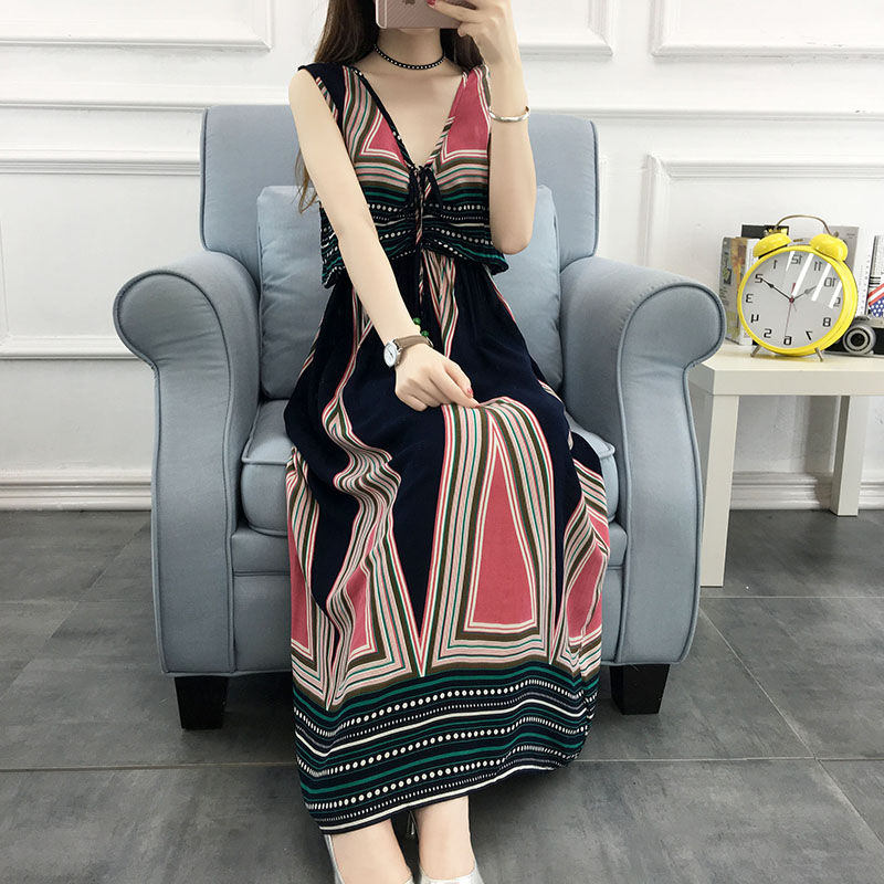 现在的女人胆真大，海边这样穿，真好看，海美人更美