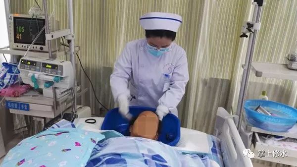 修水县第一人民医院的ICU漫画天使--用爱心之