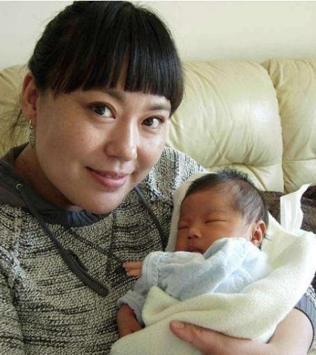  [微商]李菁菁: 第一任闪婚, 第二任小15岁, 与第三任小25岁男友转战微商