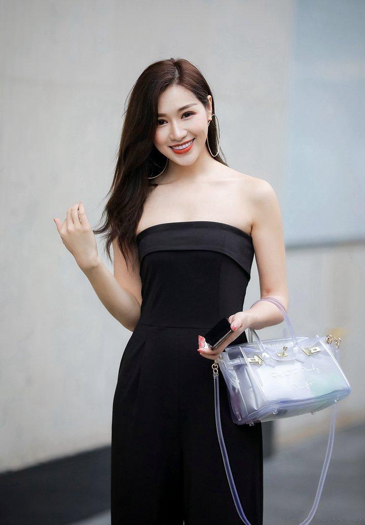 街拍：街上小姐姐一个个穿得清爽迷人, 这才是夏天正确打开方式