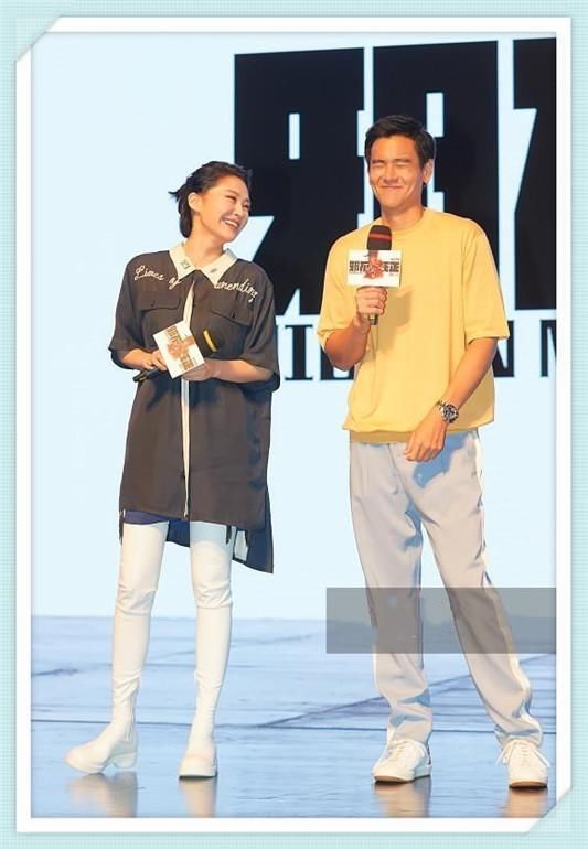 许晴太大胆了吧！竟把靴子当裤子穿，网友：羞的彭于晏都没眼看了