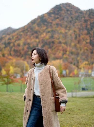  「舒适」40岁的女人别再乱穿衣，学ins时尚宝妈的日系穿搭，舒适不张扬