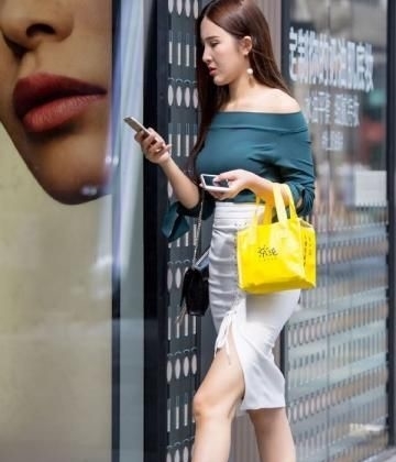 「女人」短裙尽显甜美风格,更有立体感,更突显女人优雅年轻的魅力