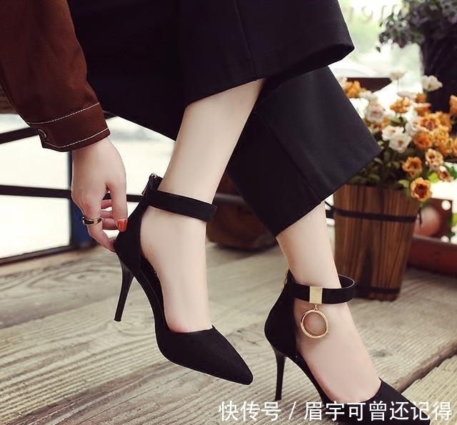女王|美脚配上尖头高跟鞋,优雅大气还显高,轻松做女王