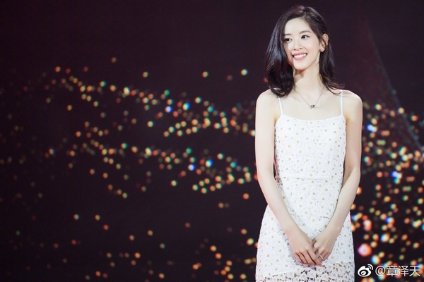 网友偶遇章泽天刘强东 奶茶妹妹素颜甜笑少女肌赢了