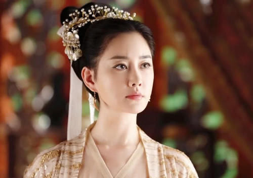  『阿离』剧中最疼爱阿离的人，不是父君夜华、娘亲白浅，竟是没有血缘的她