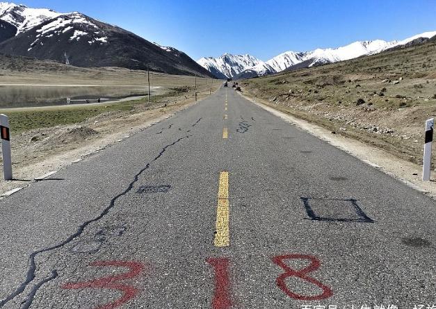 为何川藏线上的背包女经常举着“求RB”的牌子,网友:什么暗语?