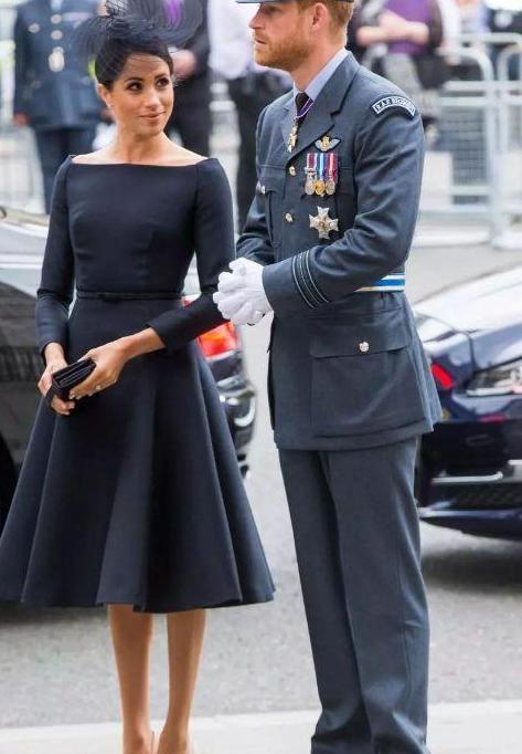 梅根衣品回归, 干练帅气美出新高度, 网友: 直接碾压凯特王妃!