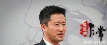  『正义』随地吐痰还骂人，一直为正义使者的吴京素质遭到众人质疑