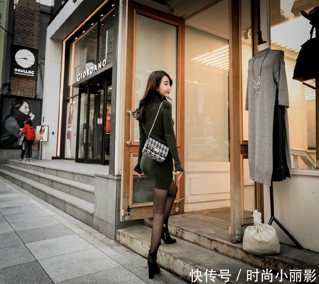 身材苗条的紧身裙美女，穿出成熟的美丽