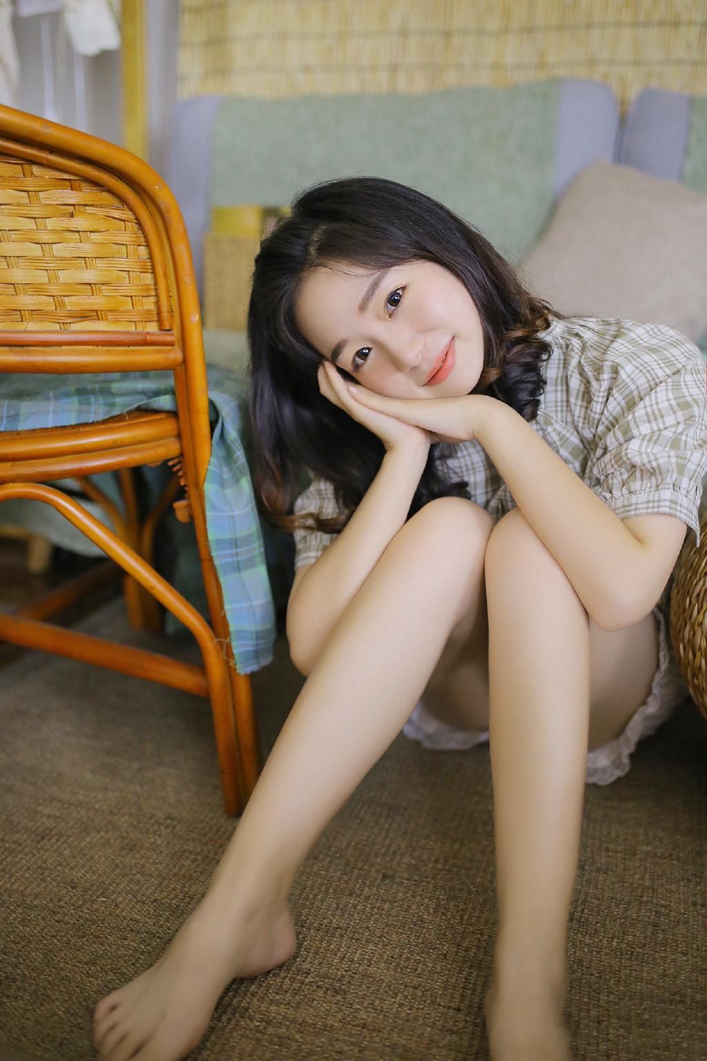 日本居家美女大长腿性感写真图片