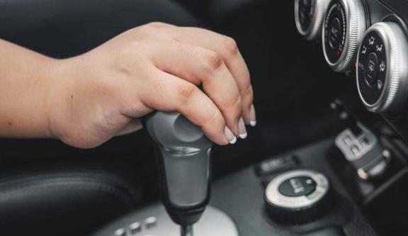 怎么看一个人开车技术好跟坏？有6个细节做到了，肯定是高手！