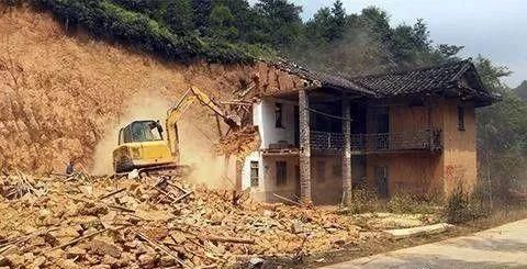 农村有房的赶紧看！别被拆了都不知道！