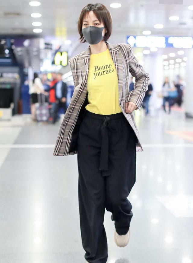 街拍:图1吴昕不尴尬么?裤绳都不系就出门!图2丰满的细高跟美女