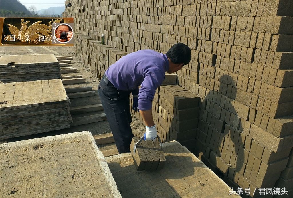 湖北宜昌:乡村砖瓦厂,农民工杨大姐每天搬砖2