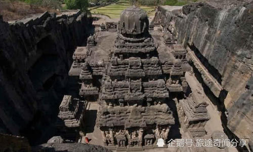 印度古人将40万吨巨石挖空建庙，网友：原来他们古代就开挂了