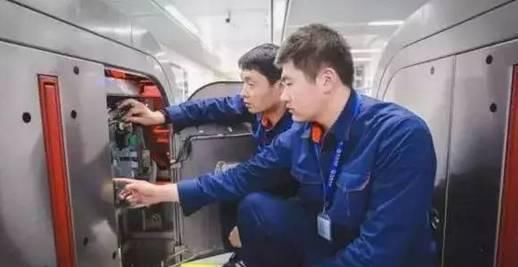 地铁是如何“掉头”的？为啥夜间不运行？今天都给您讲明白