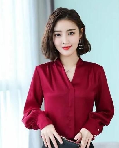  「迷人」衣服在“精”不在多,新出“打春”小衫,上身气质高雅特迷人