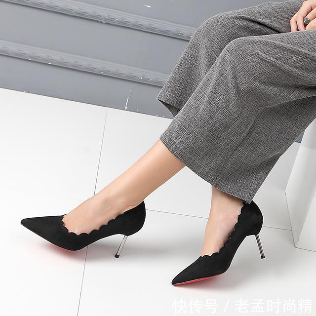 单鞋:时尚潮流的尖头单鞋,精致小巧显瘦显白,适用于不同年龄段的女士!