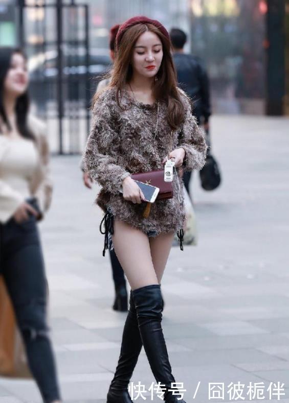 「气质」美女街拍:甜美气质的小姐姐,苗条身姿,特别有魅力!