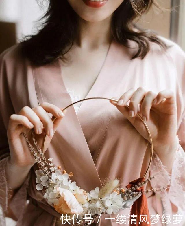 #太美#Oh my god!这些新娘婚礼晨袍也太美了吧