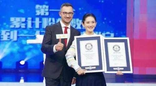 王志安想涨粉到千万，网友出主意，冯小刚方舟子谢娜纷纷中枪！