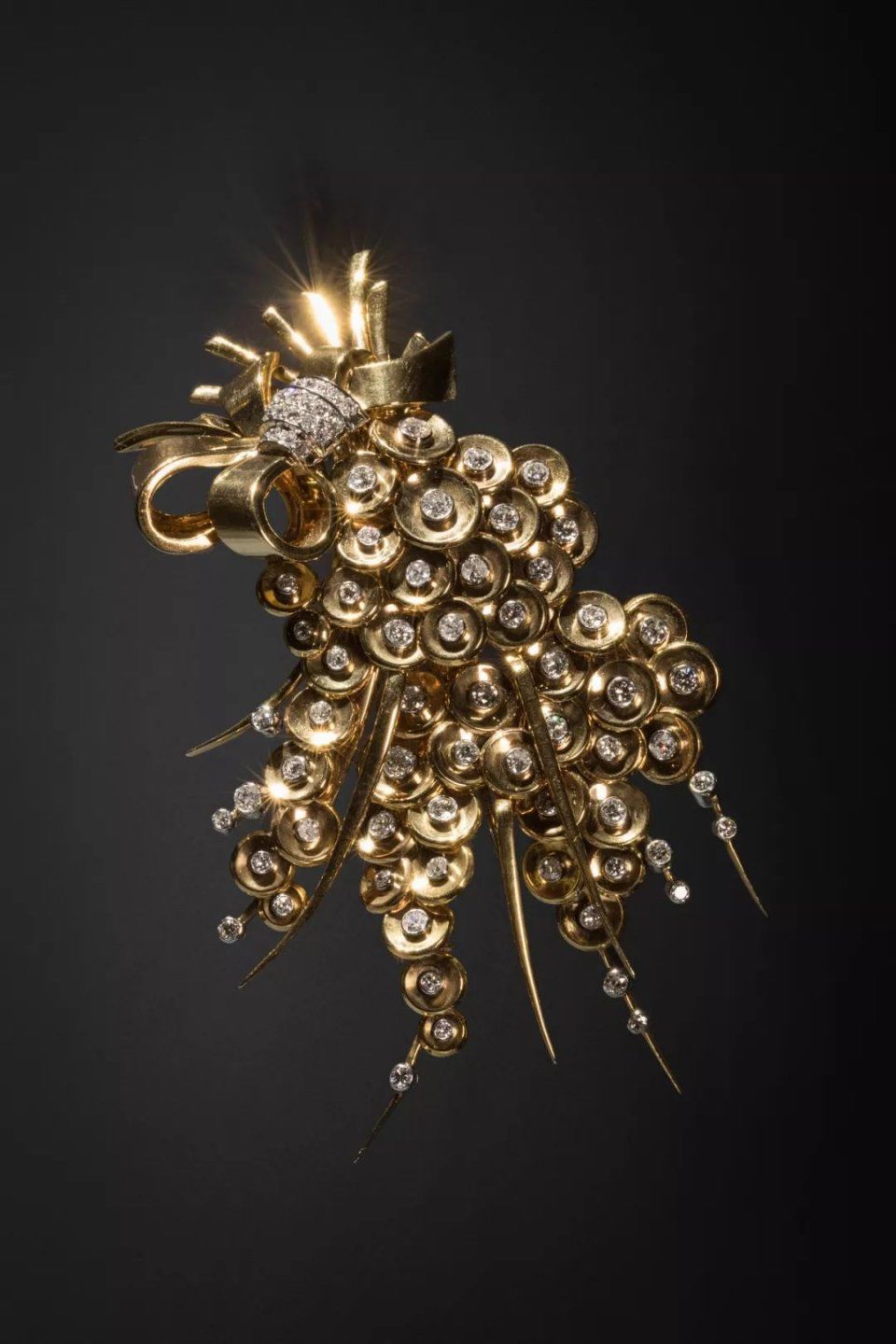 传奇| 八段婚姻和盛世美颜不是重点，她的珠宝才让人大开眼界