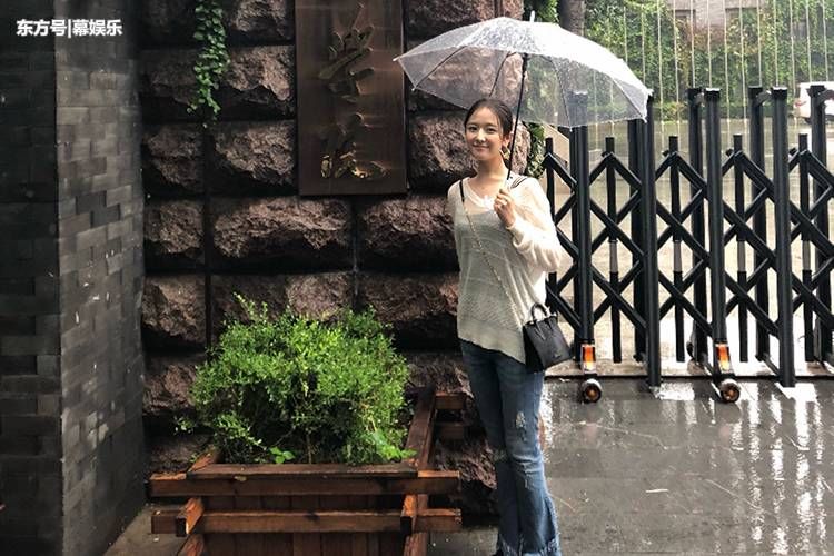 娱讯:倪妮分手后首晒照|景甜方辟谣|汪小菲大S生活照