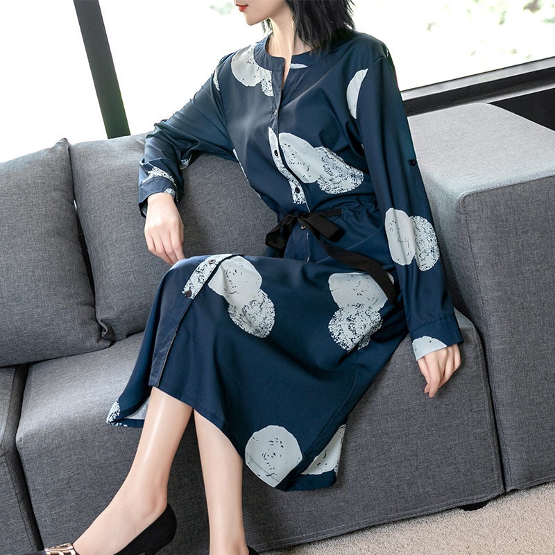 9月秋裙又火了，瞧下面70后这样穿，一款比一款好看，不火才怪